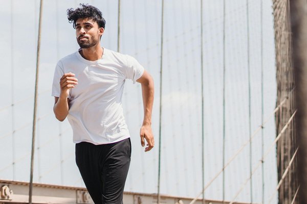 La natation, une activité idéale pour les futures mamans