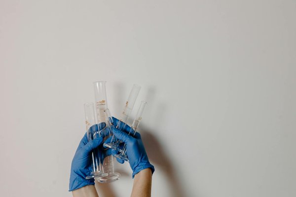 Révélez les secrets de l'acupression pour apaiser efficacement les nausées matinales pendant la grossesse